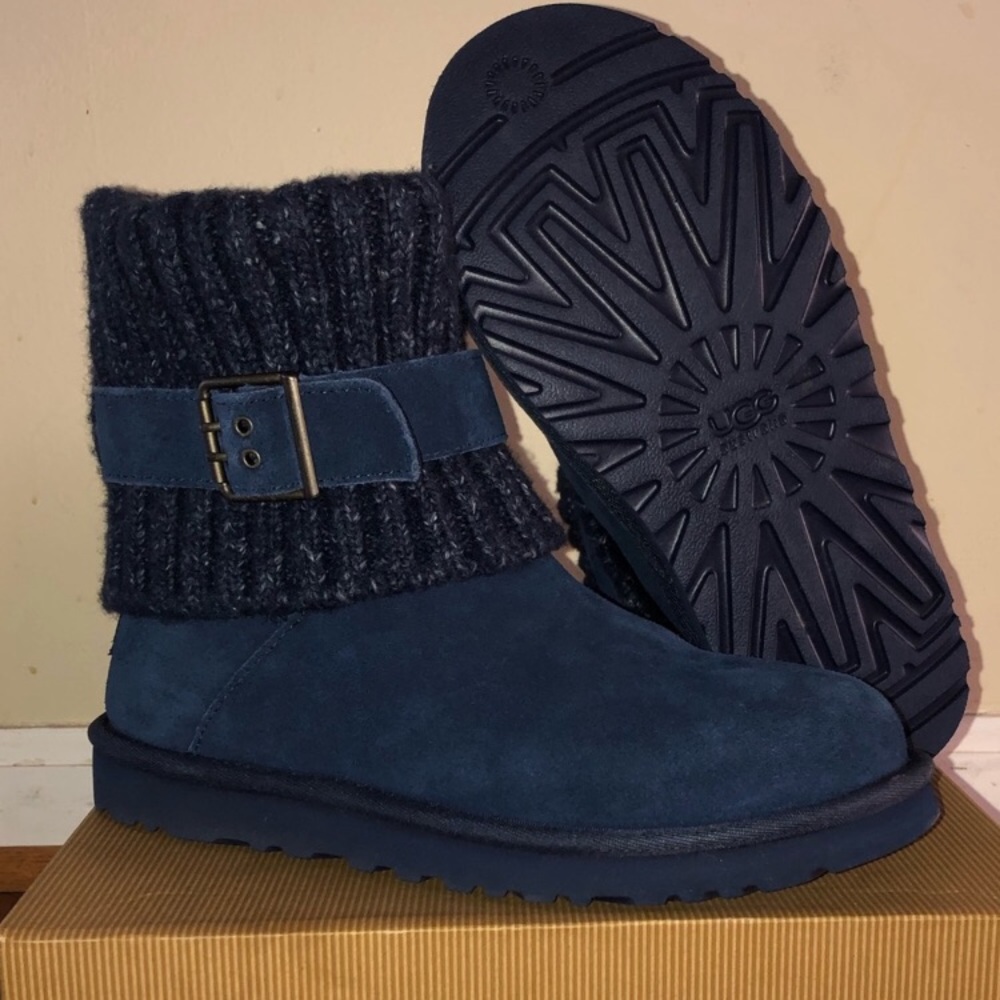 Auth. Ugg boots navy Cambridge